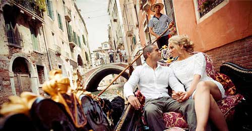 L'offerta include un giro in gondola collettiva per 2 persone.